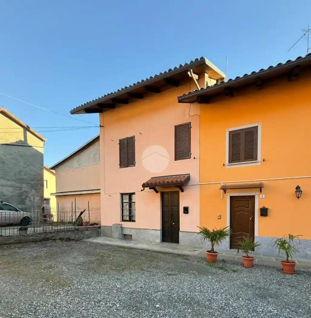 Casa indipendente in affitto a La Cassa