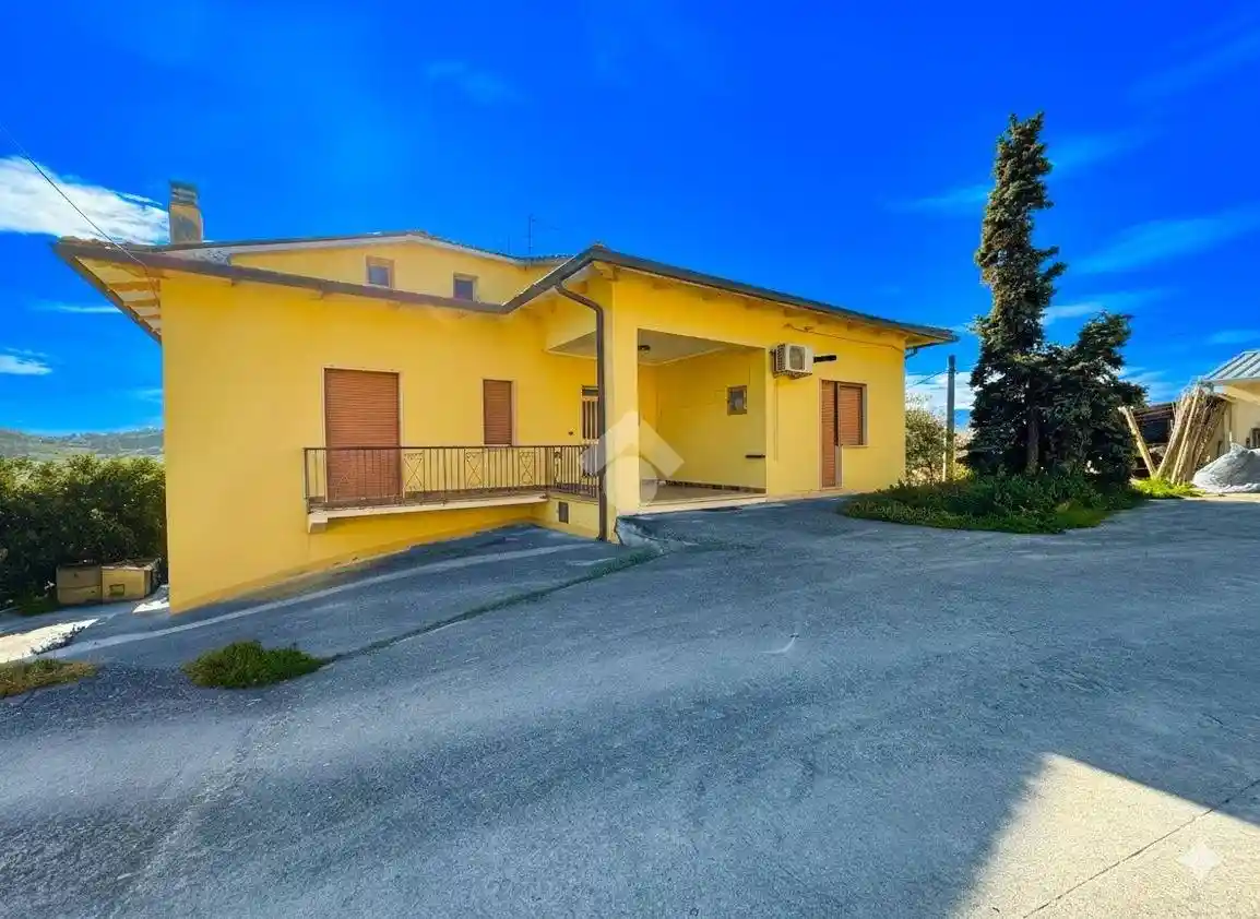 Casa indipendente in vendita a Villamagna