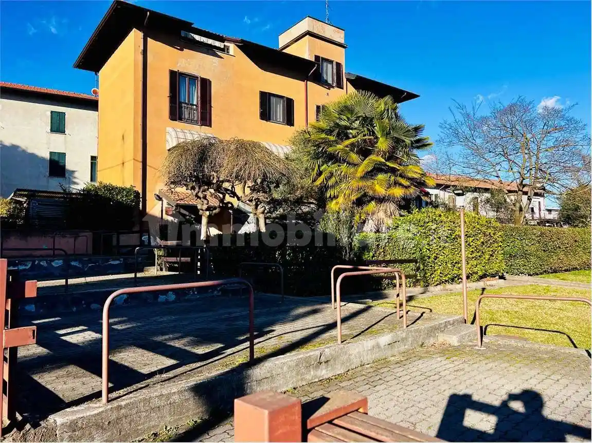 Appartamento in vendita a Angera