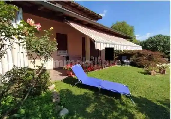 Villa in vendita a Besano
