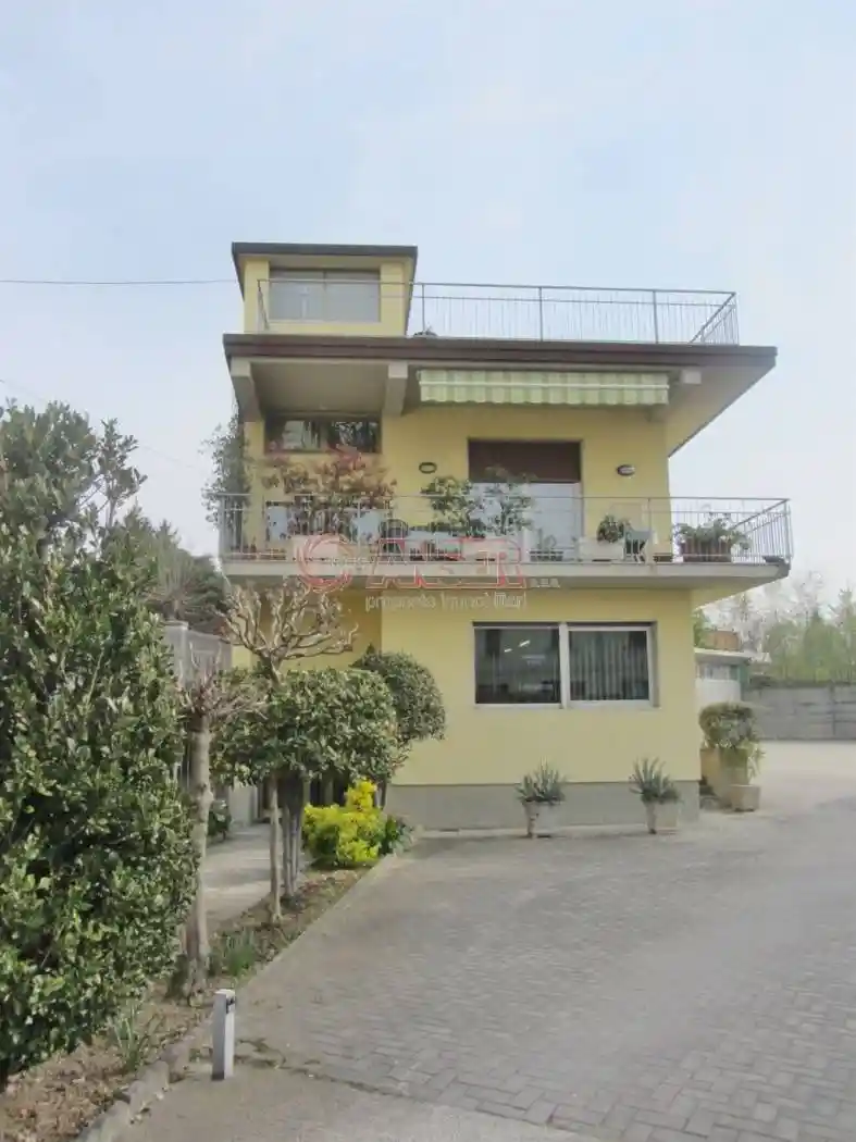 Casa indipendente in vendita a Casatenovo