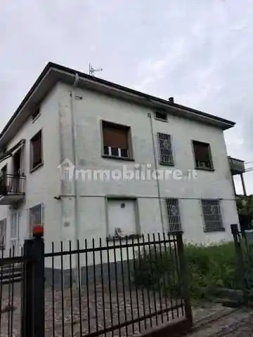 Villa in vendita a Cavaria con Premezzo