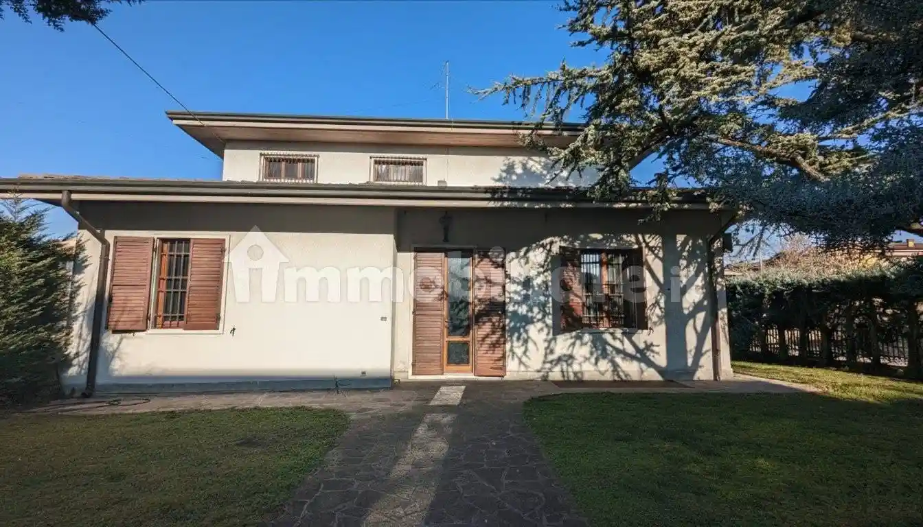 Villa in vendita a Villafranca di Verona