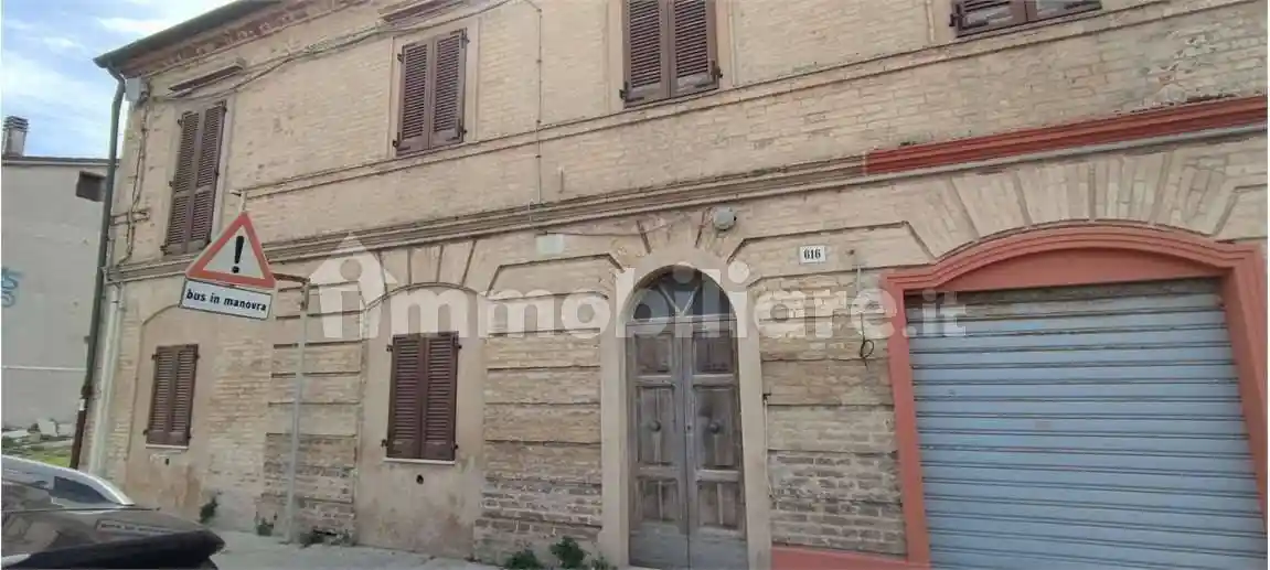 Palazzo - Edificio in vendita a Falconara Marittima