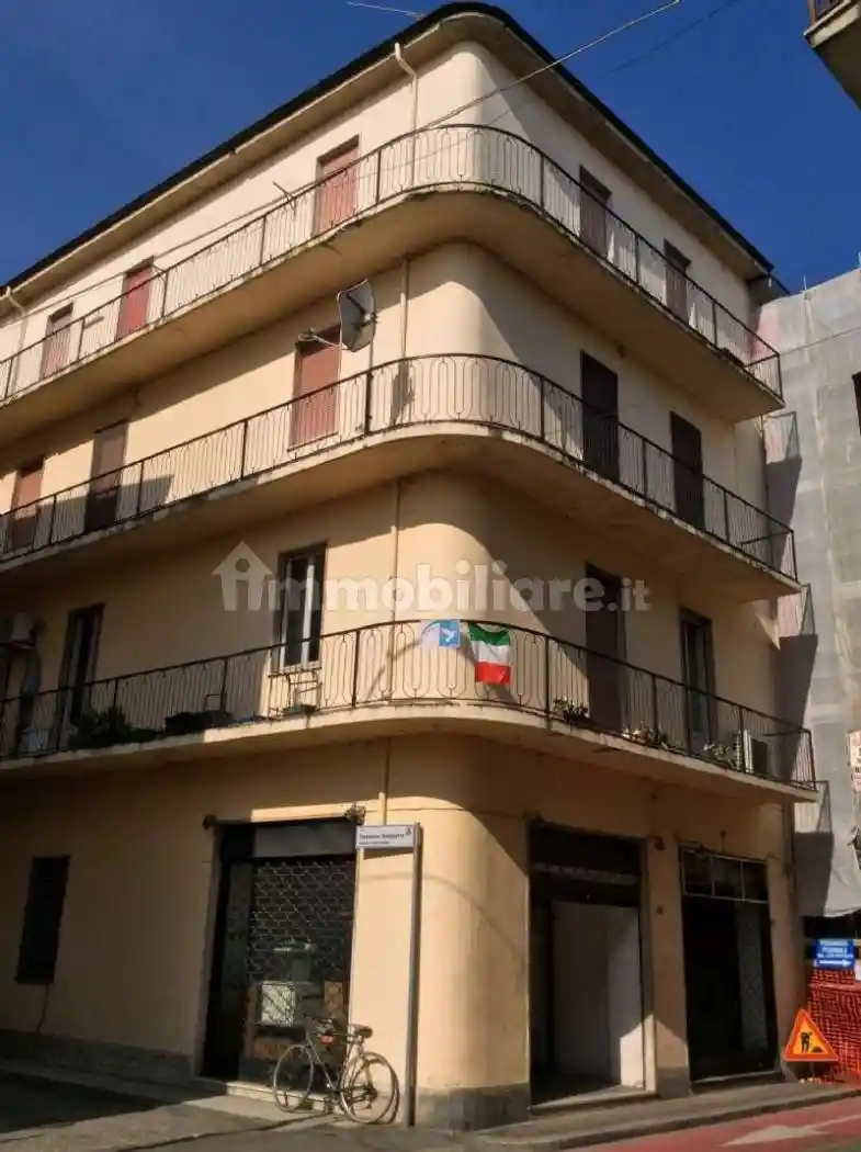 Palazzo - Edificio in vendita a Garlasco