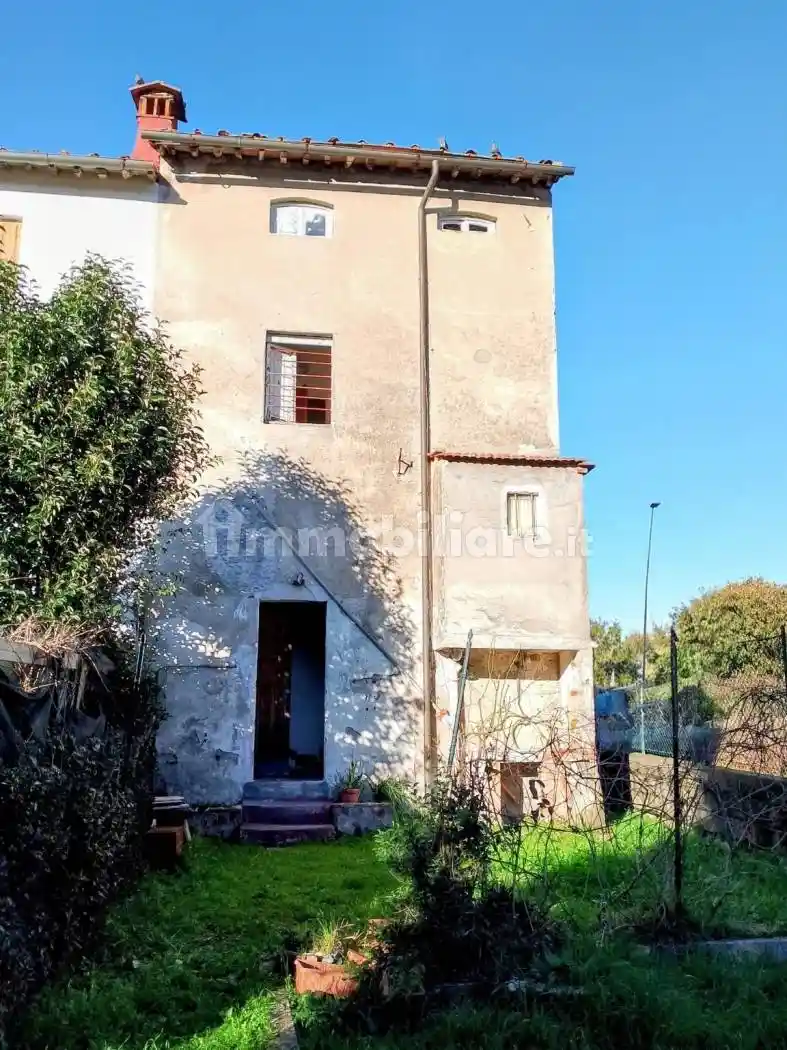Casa indipendente in vendita a Lucca
