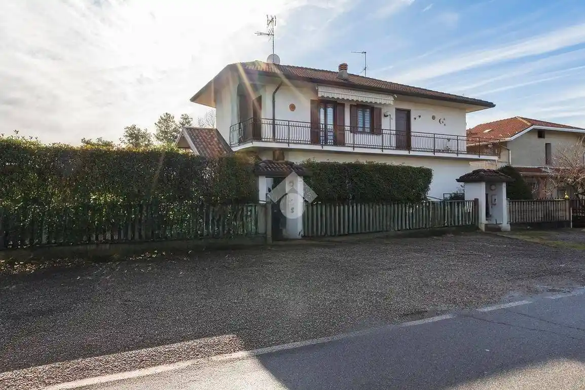 Appartamento in vendita a Gorla Minore