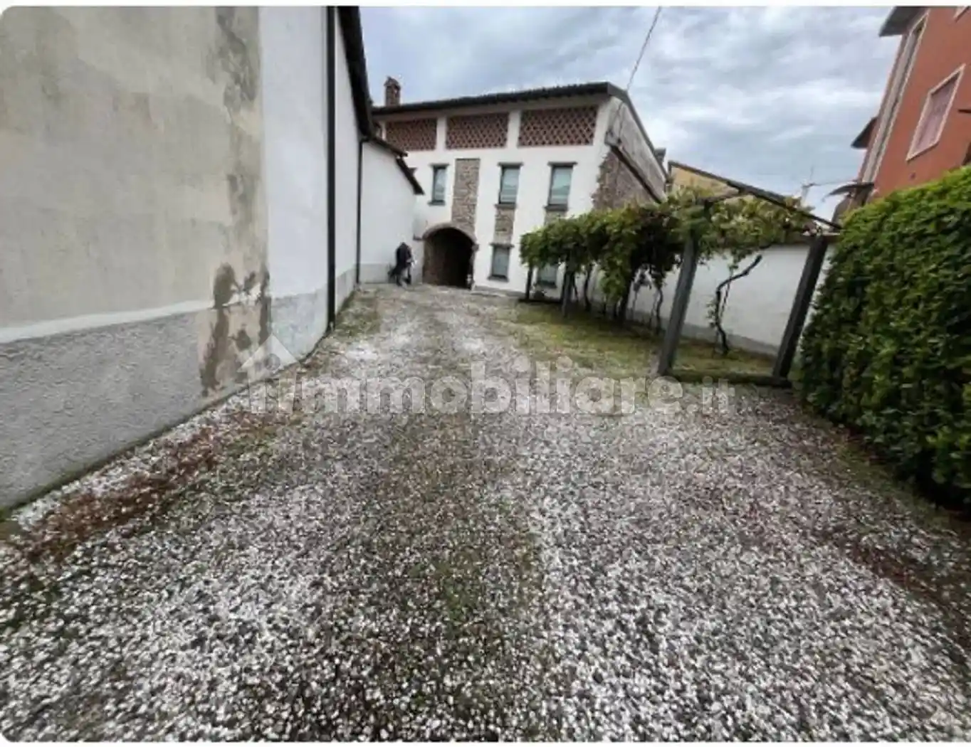 Palazzo - Stabile in vendita a Madone