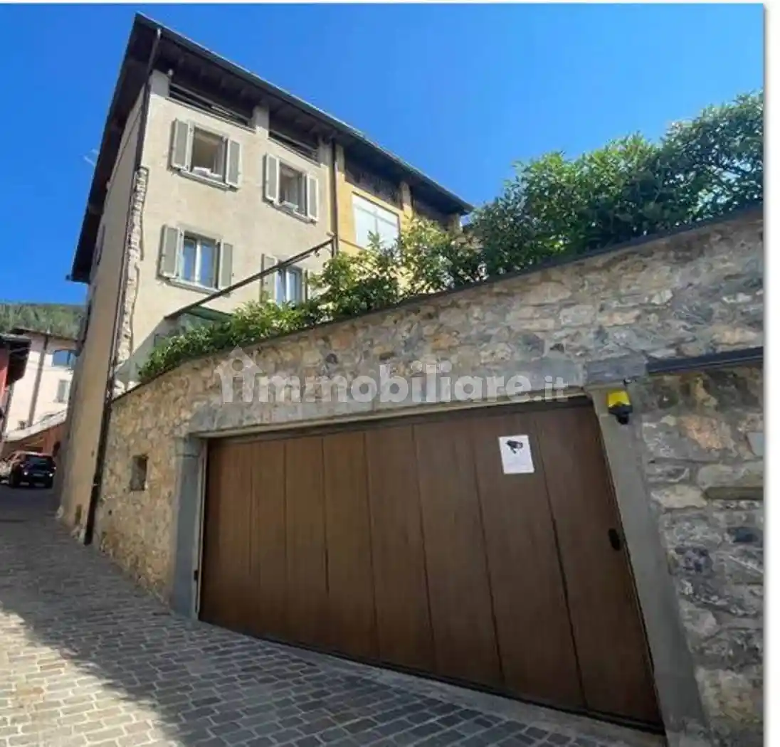 Palazzo - Stabile in vendita a Gandino