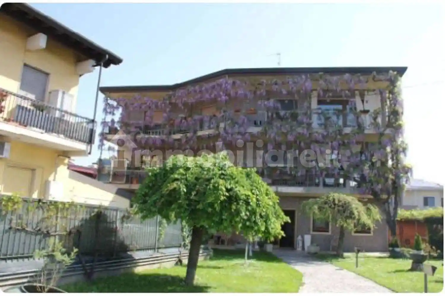 Palazzo - Stabile in vendita a Romano di Lombardia