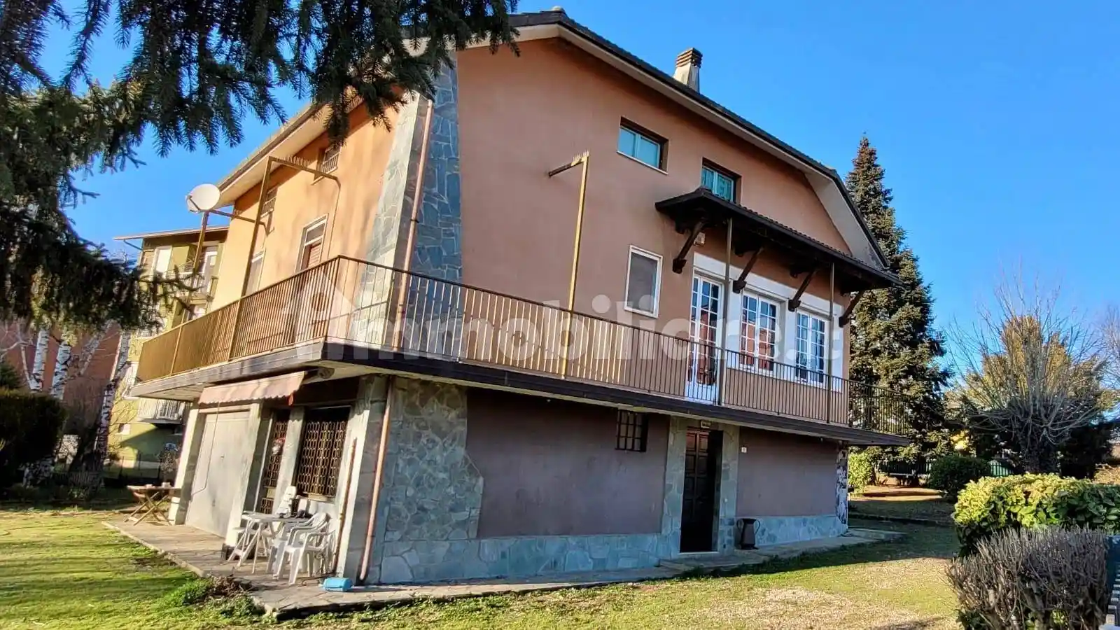 Villa in vendita a Pasturana