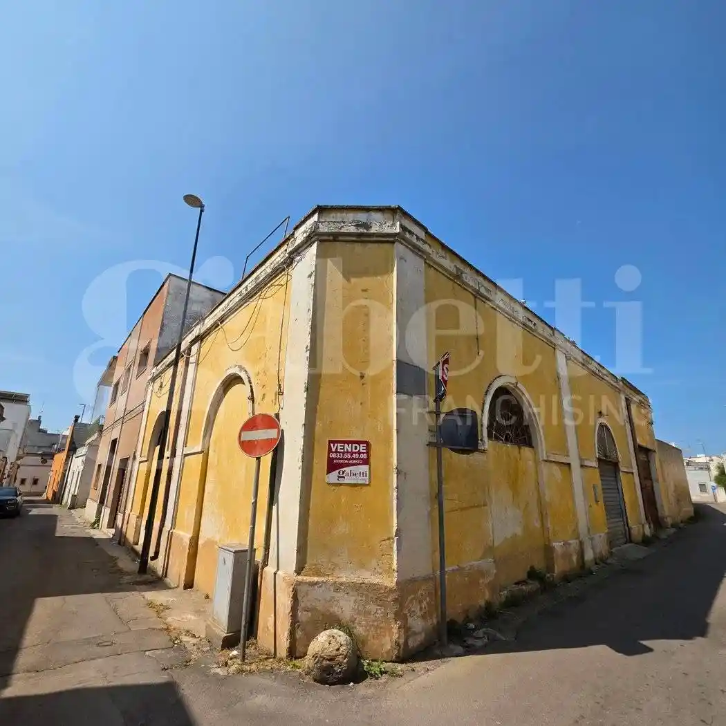 Palazzo - Edificio in vendita a Racale