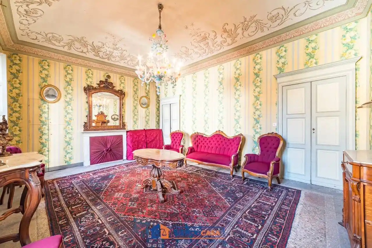 Palazzo - Edificio in vendita a Savigliano