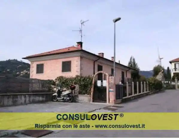 Casa indipendente in vendita a Diano Castello