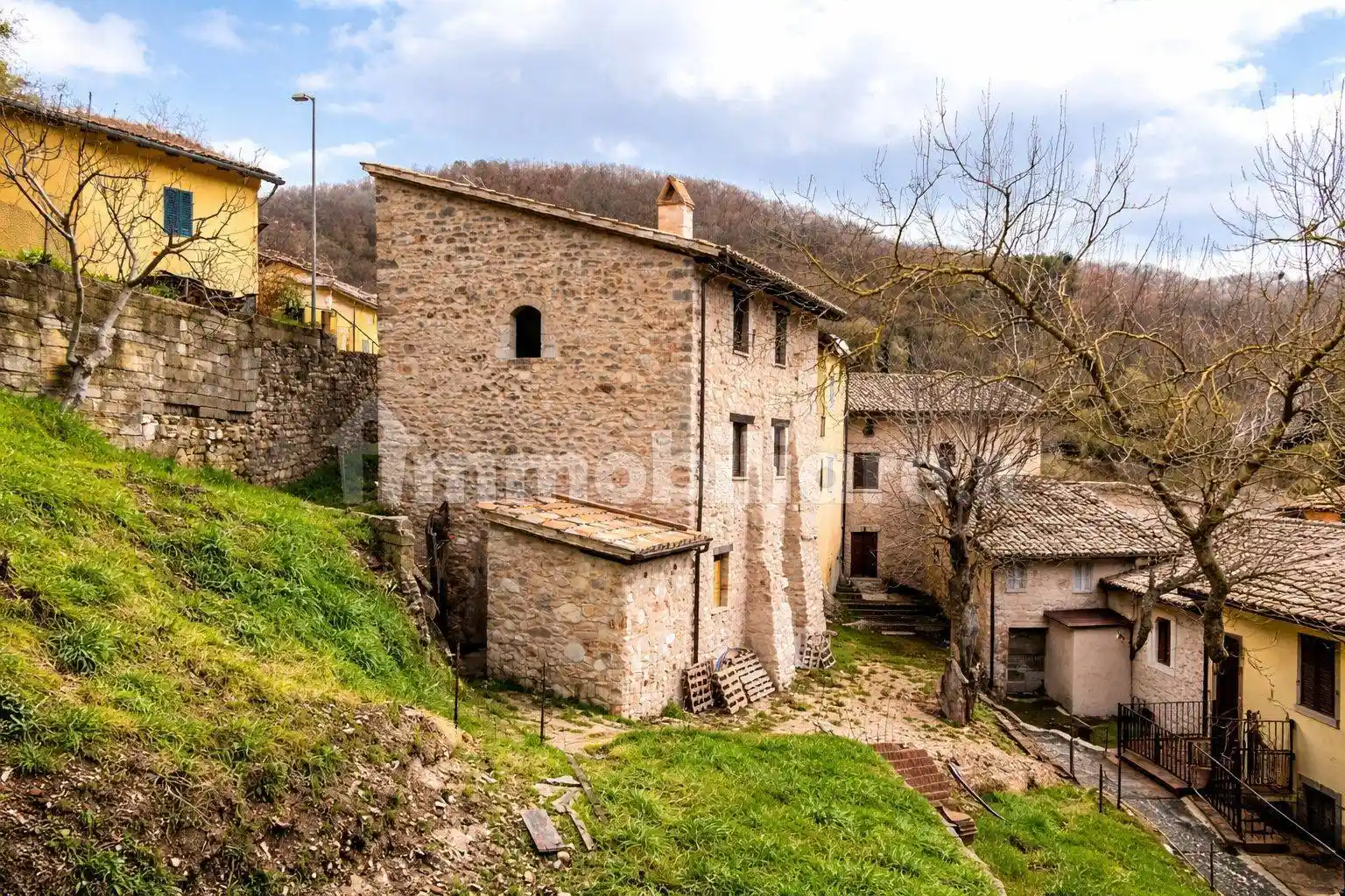 Casa indipendente in vendita a Foligno