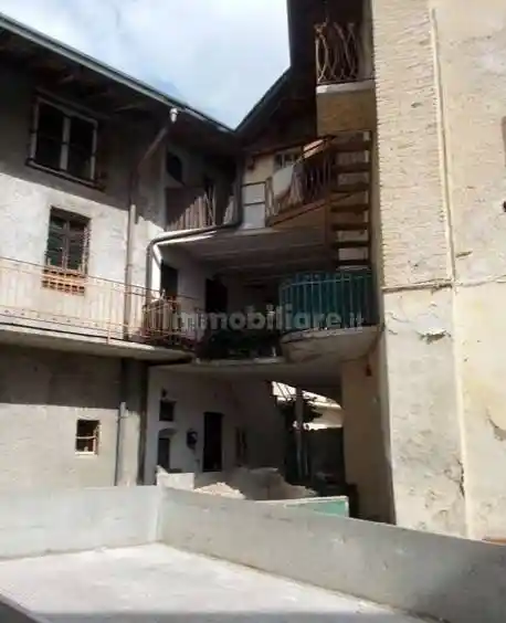 Casa indipendente in vendita a Gazzada Schianno