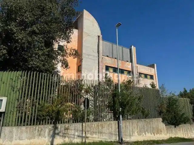 Palazzo - Edificio in vendita a Roma