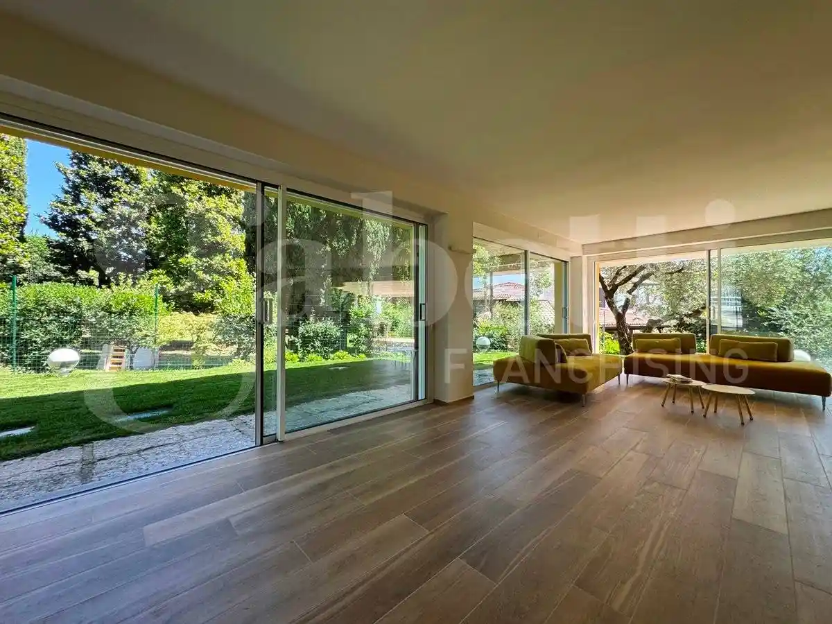 Villa in vendita a Padenghe sul Garda