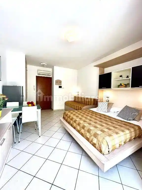 Palazzo - Edificio in affitto a Riccione