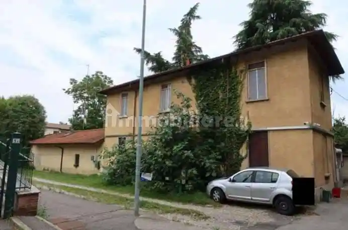 Palazzo - Stabile in vendita a Biassono