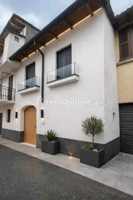 Palazzo - Edificio in vendita a Cellatica