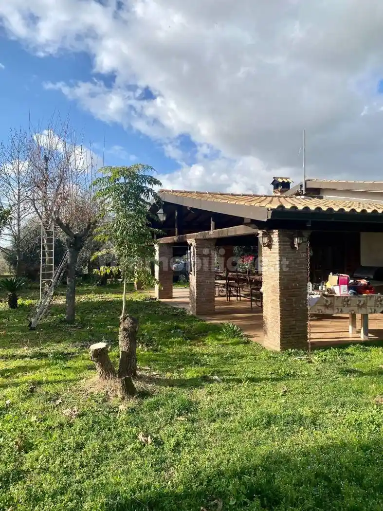 Villa in vendita a Cisterna di Latina