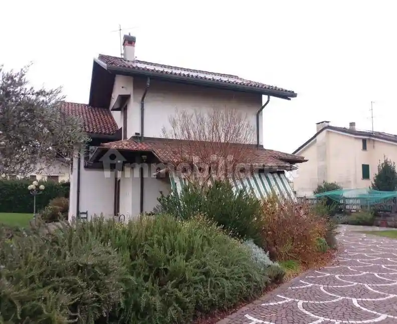 Villa in vendita a Usmate Velate