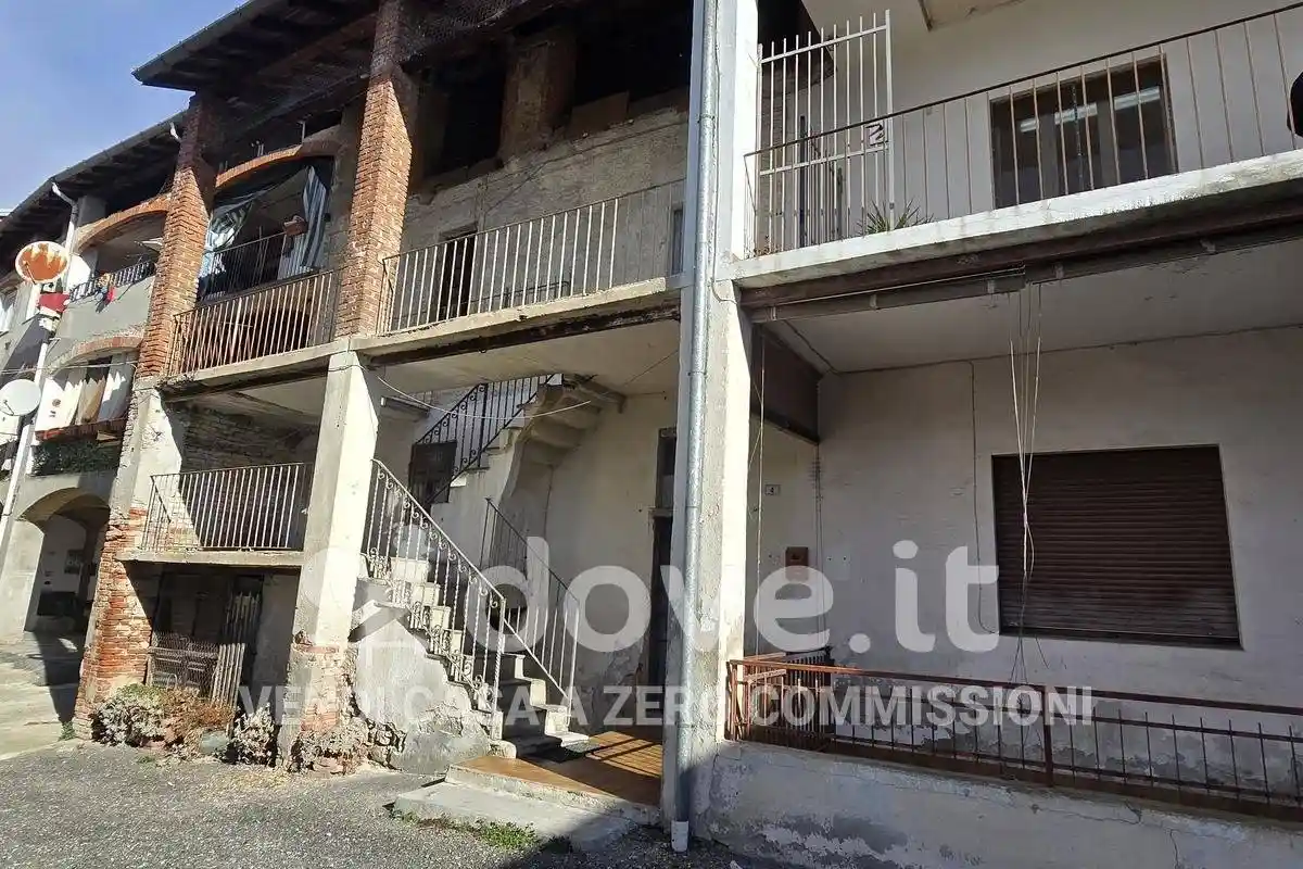 Rustico - Casale in vendita a Sangiano