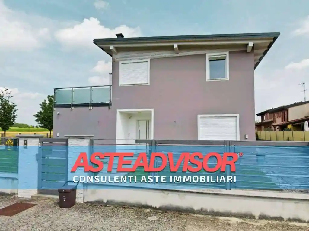 Villa in vendita a Volta Mantovana