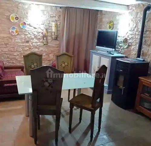 Rustico - Casale in affitto a Serrapetrona