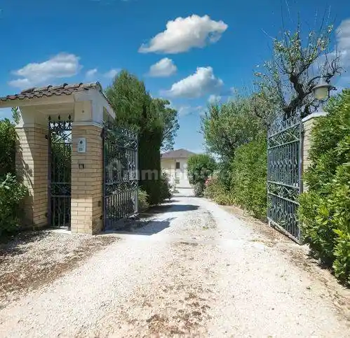Villa in vendita a Montegiorgio