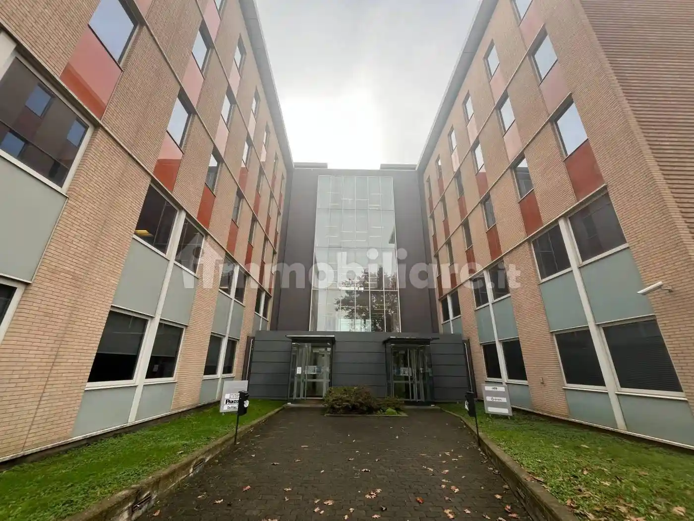 Palazzo - Edificio in affitto a Lainate