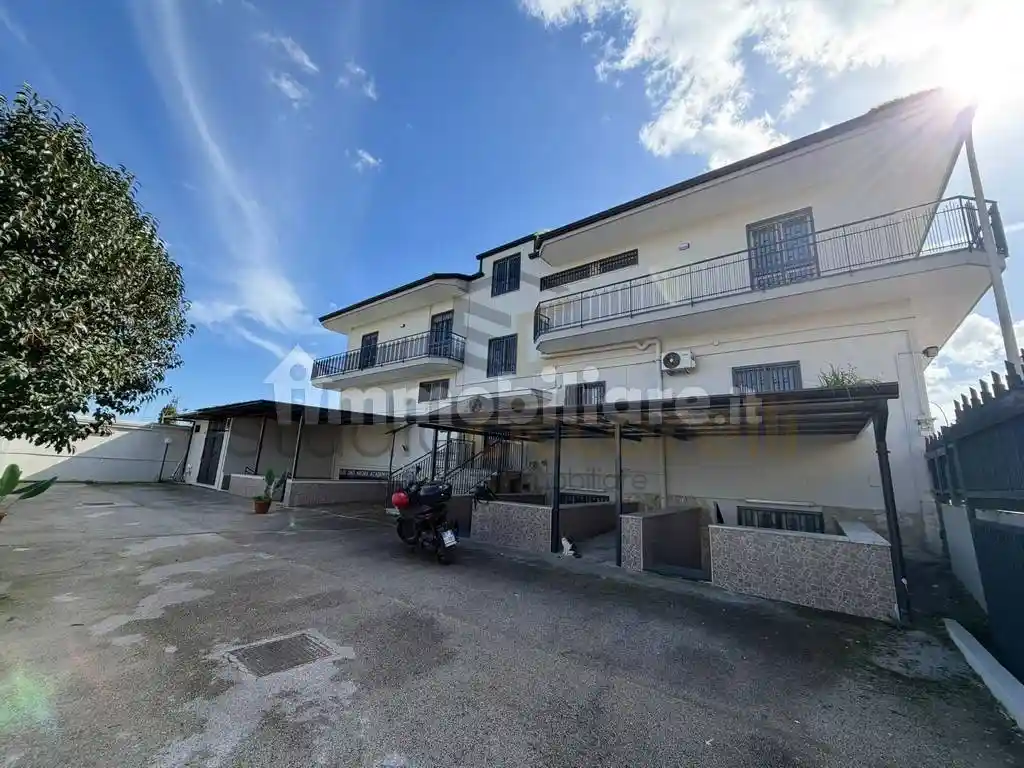 Palazzo - Edificio in affitto a Sant'Antimo