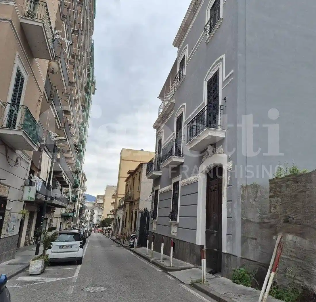 Palazzo - Edificio in vendita a Torre Annunziata