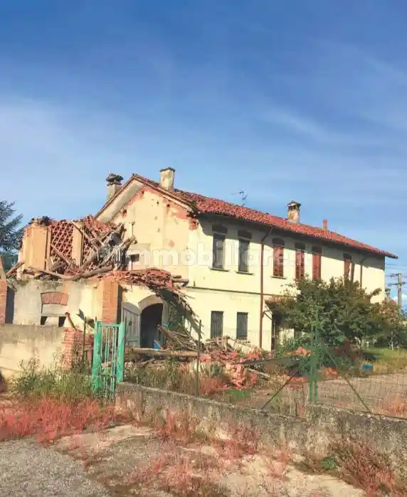 Palazzo - Stabile in vendita a Casalpusterlengo