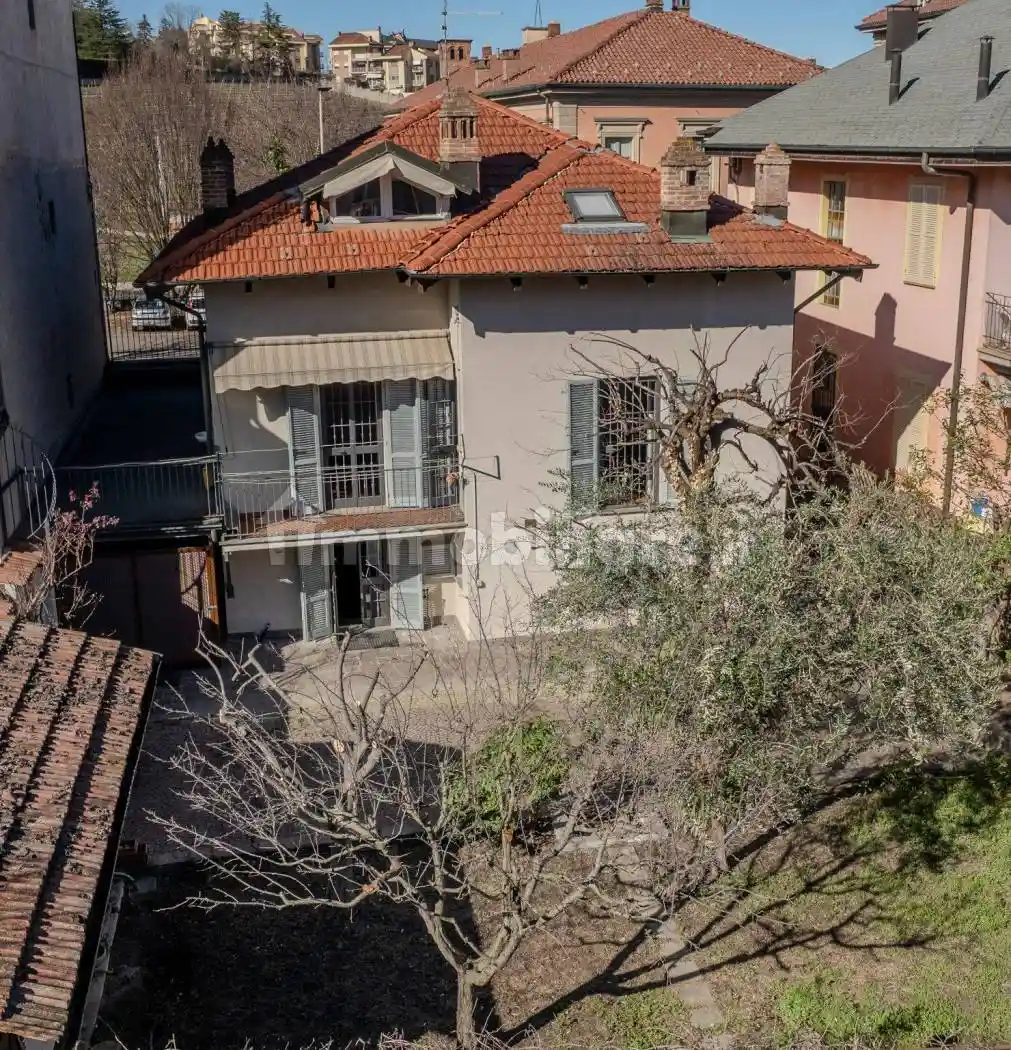 Villa in affitto a Alba