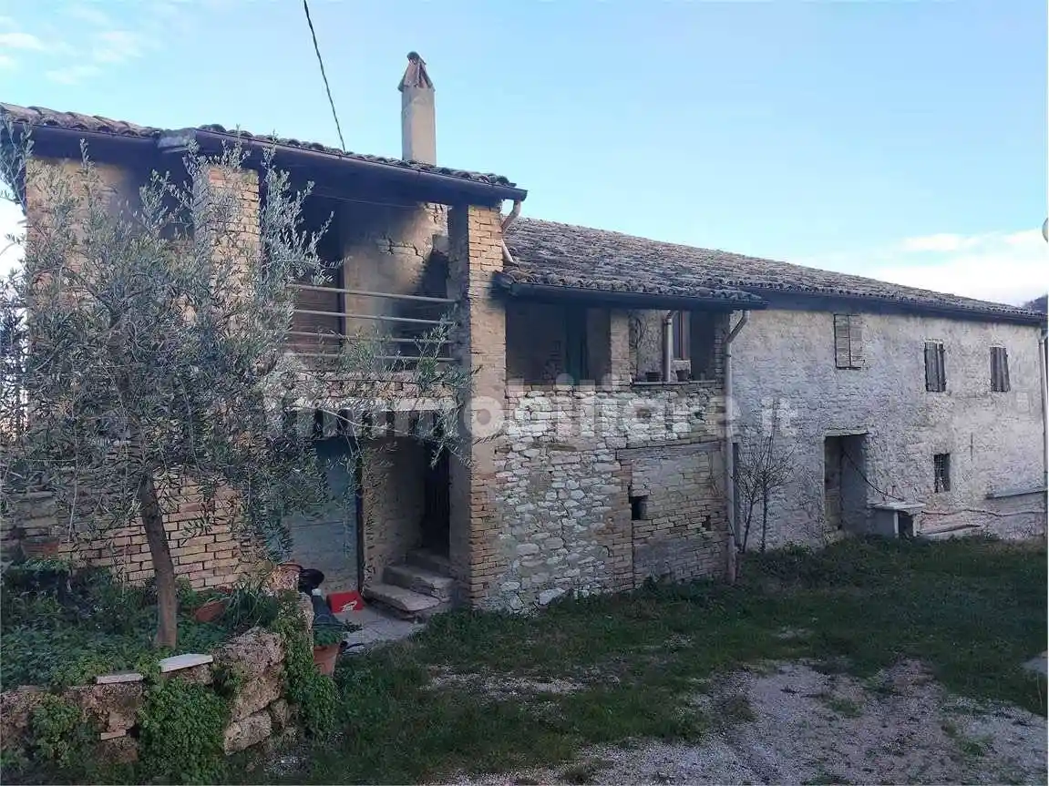 Casa indipendente in vendita a Urbino