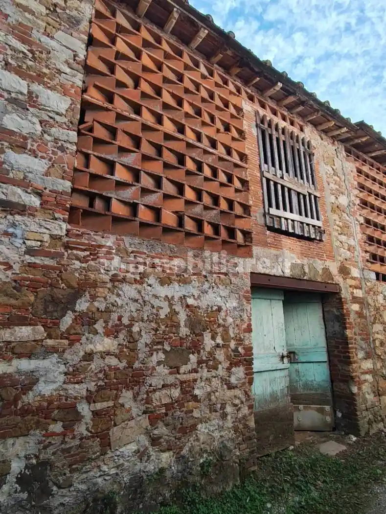 Rustico - Casale in vendita a Lucca