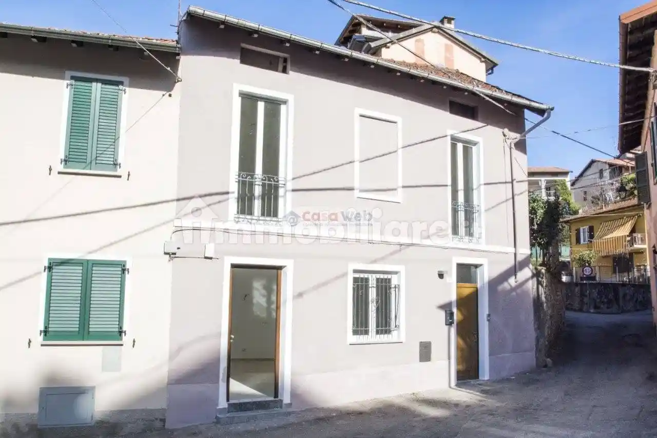 Villa in vendita a Porto Valtravaglia