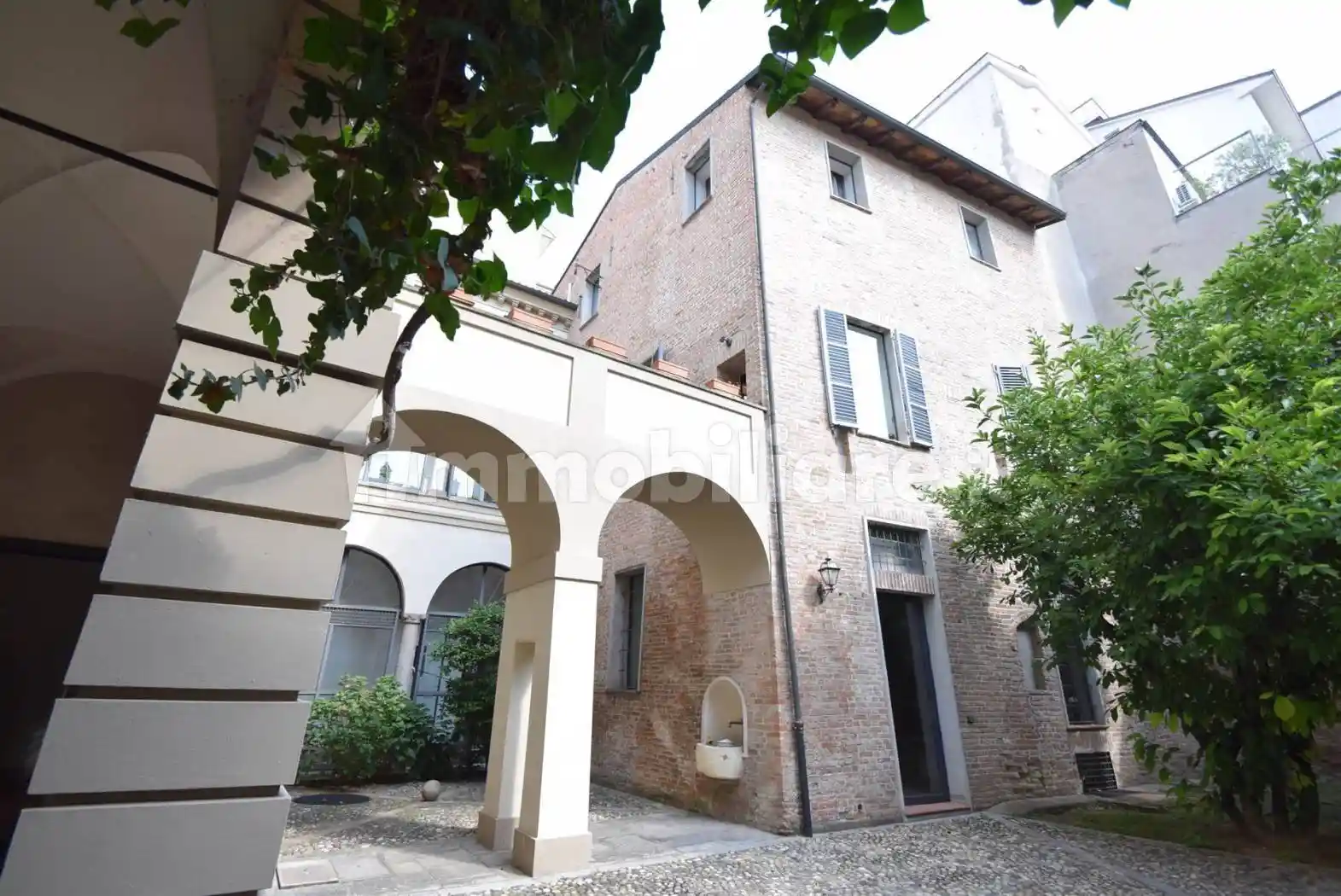 Palazzo - Edificio in vendita a Piacenza