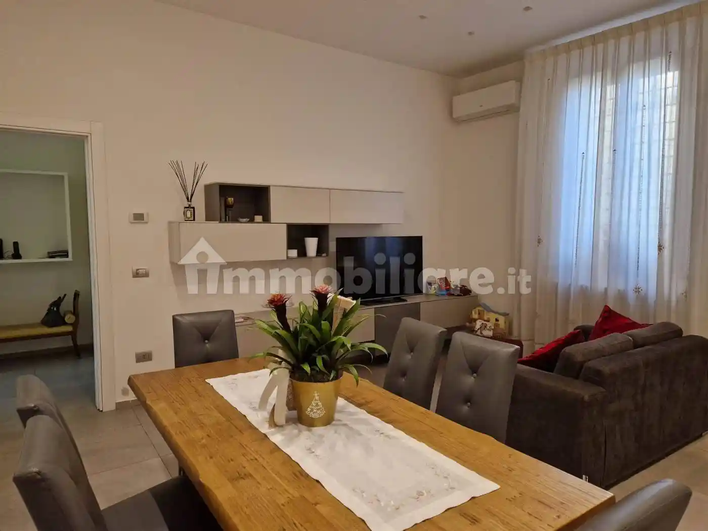 Casa indipendente in vendita a Campi Bisenzio