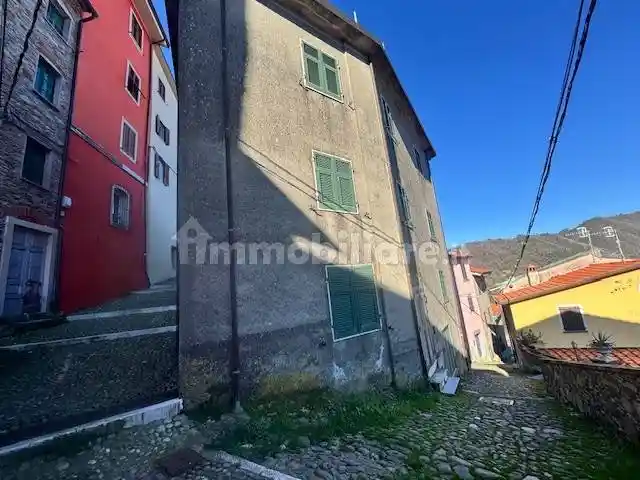 Casa indipendente in vendita a Luni
