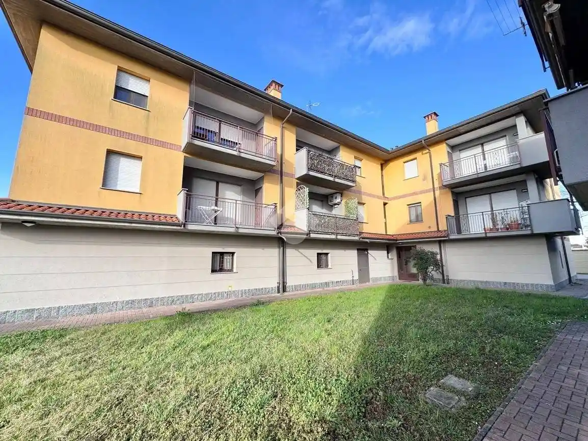 Appartamento in vendita a Vernate