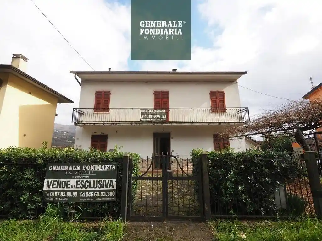 Casa indipendente in vendita a Follo