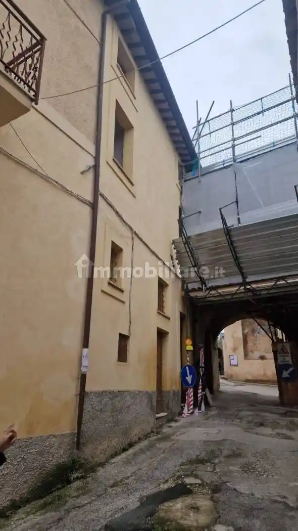 Casa indipendente in vendita a Foligno