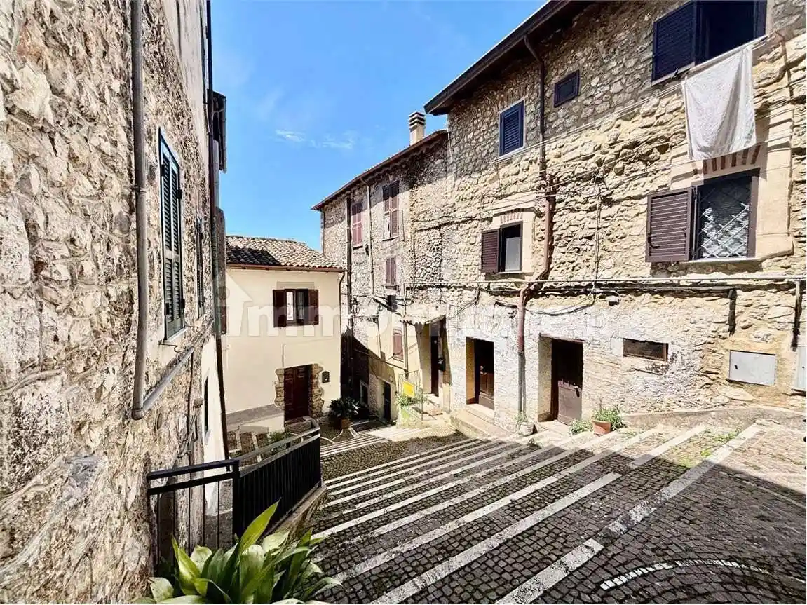 Palazzo - Edificio in vendita a Fiuggi