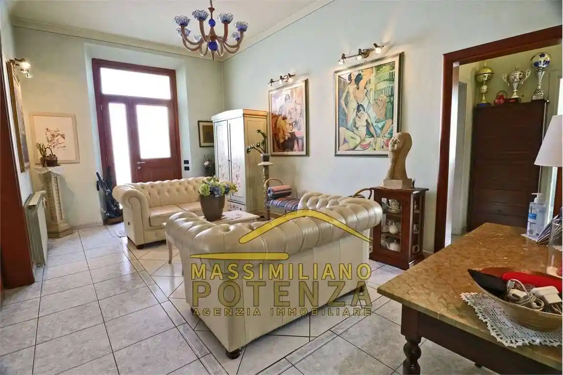 Villa in vendita a Montecatini-Terme