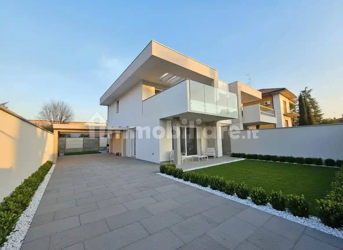 Villa in vendita a Legnano