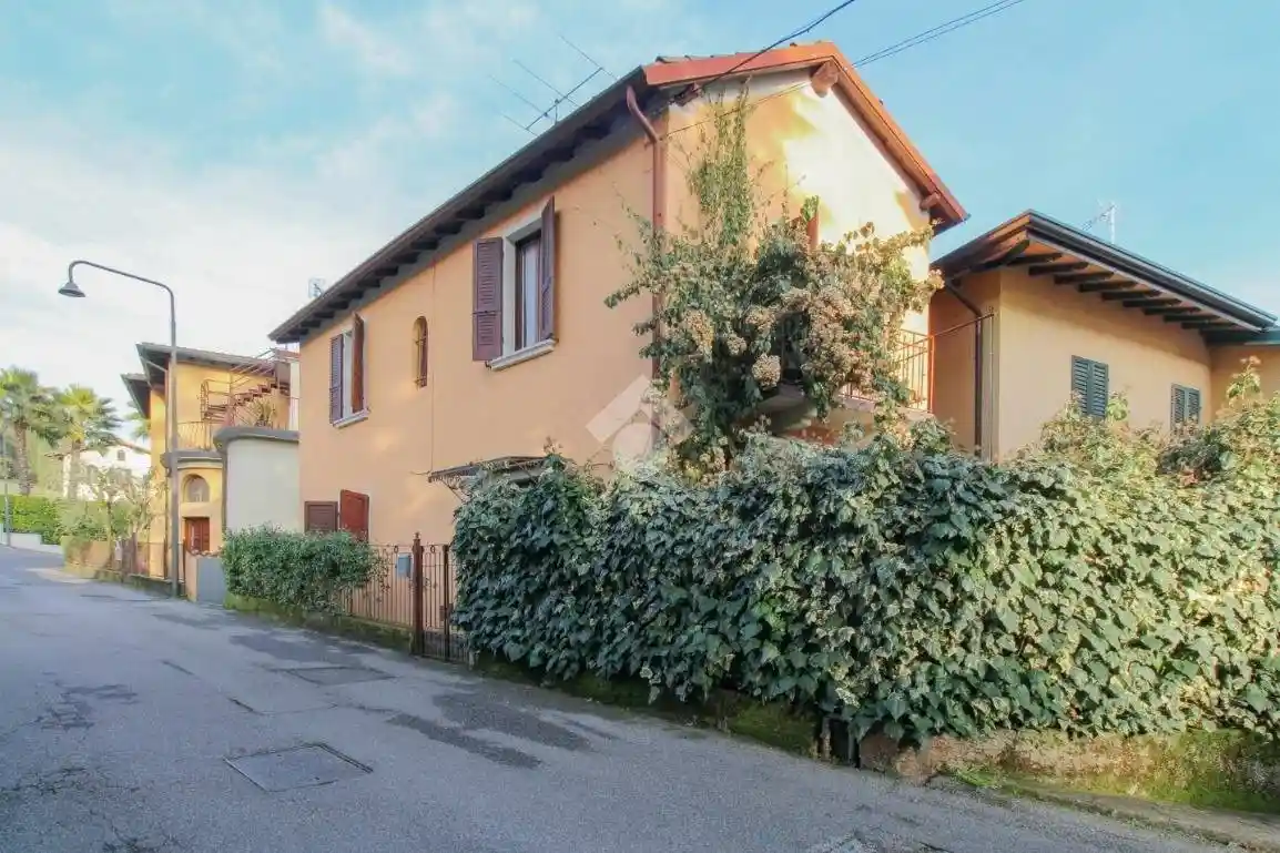 Casa indipendente in vendita a Gardone Riviera