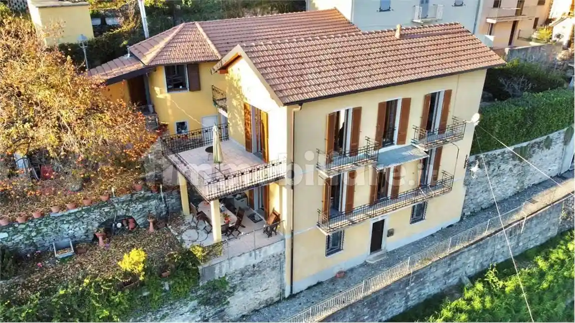Casa indipendente in vendita a Maccagno con Pino e Veddasca
